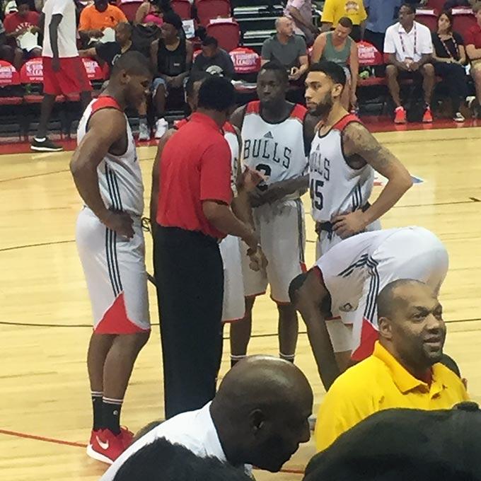 Chicago Bulls Summer League team huddles